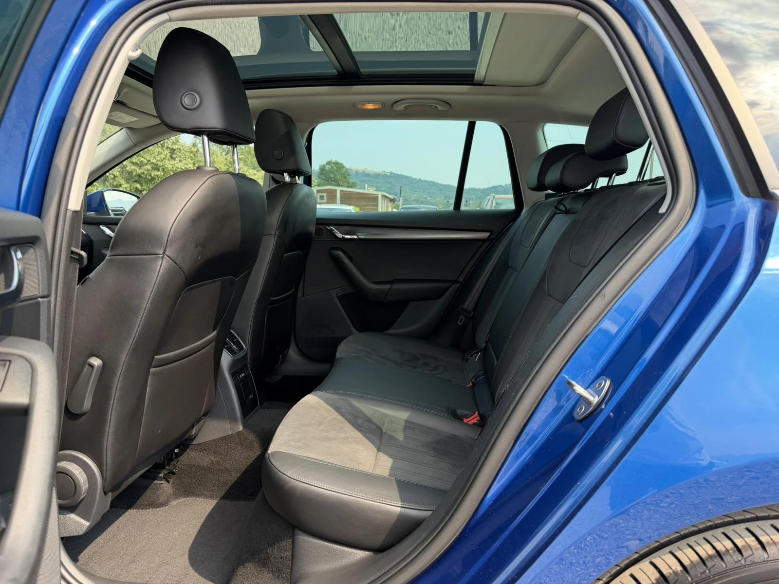 Skoda Octavia 2.0 Tdi 185 к.с., 4x4, DSG, печка, панорама, снимка 10 - Автомобили и джипове - 55724133