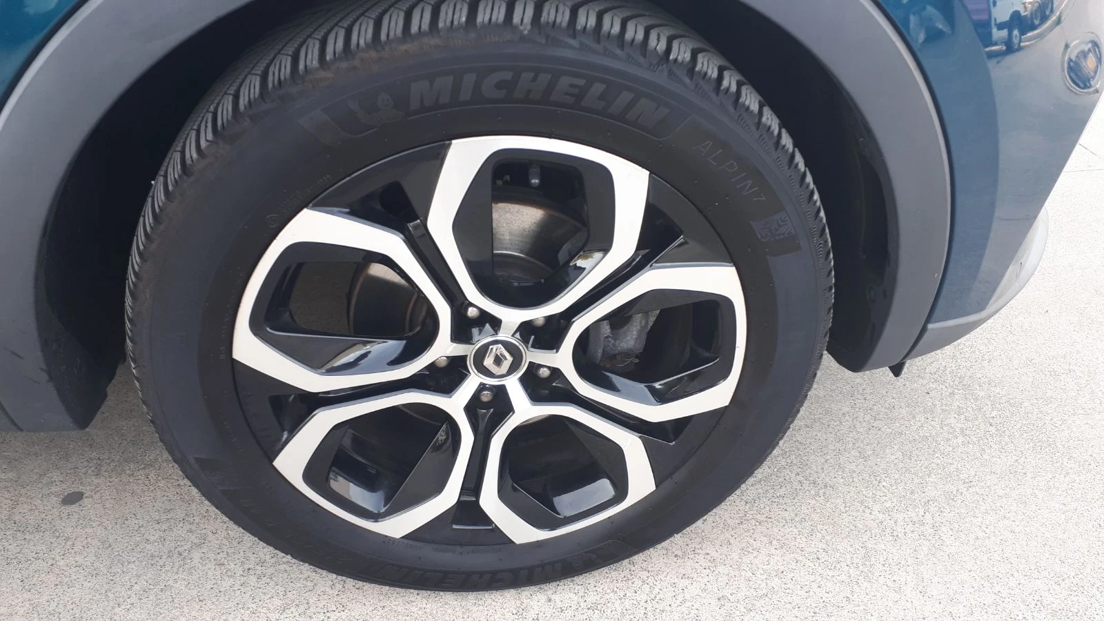Renault Arkana 1.6 E-Tech Hybrid, снимка 15 - Автомобили и джипове - 56330338