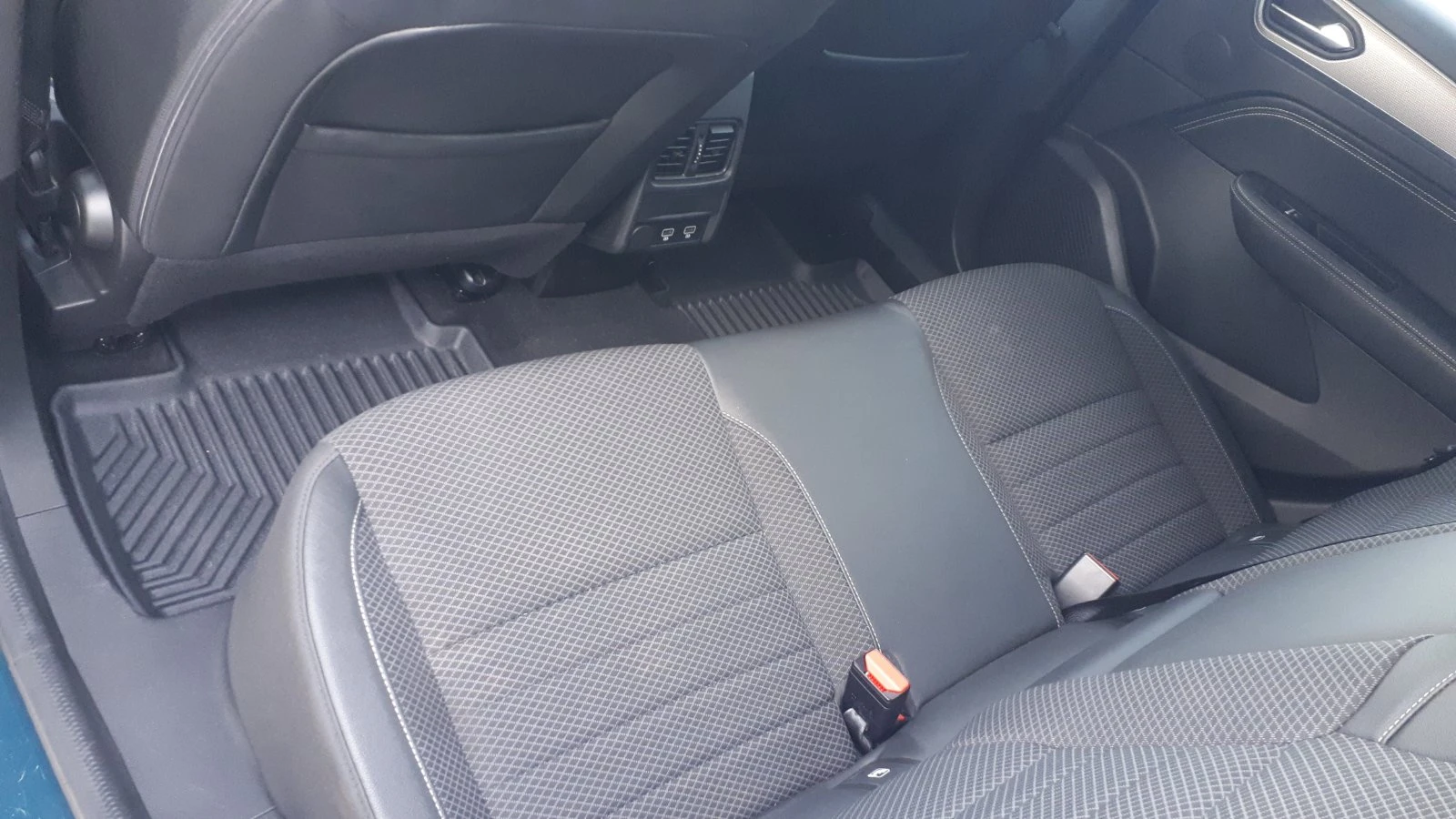 Renault Arkana 1.6 E-Tech Hybrid, снимка 12 - Автомобили и джипове - 56330338
