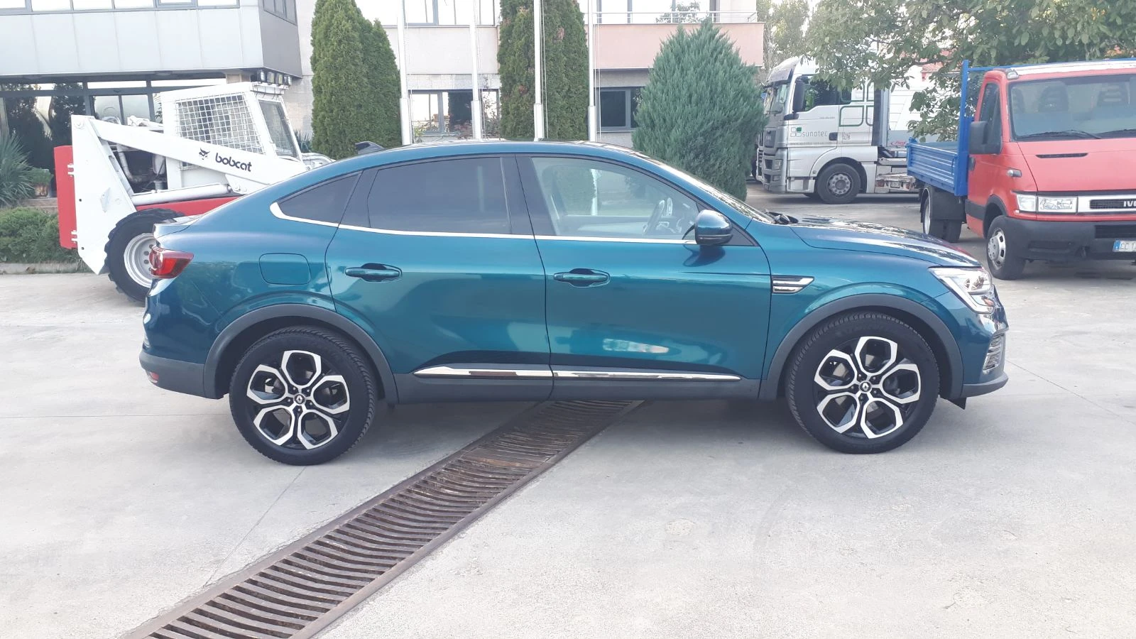 Renault Arkana 1.6 E-Tech Hybrid, снимка 3 - Автомобили и джипове - 56330338
