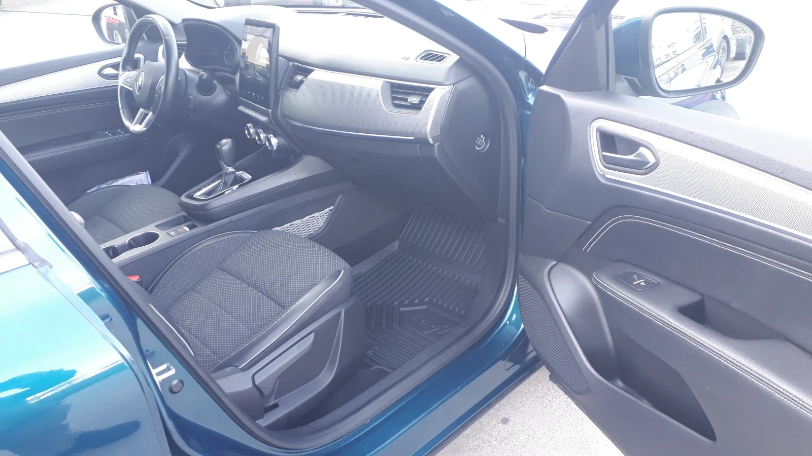 Renault Arkana 1.6 E-Tech Hybrid, снимка 14 - Автомобили и джипове - 56330338