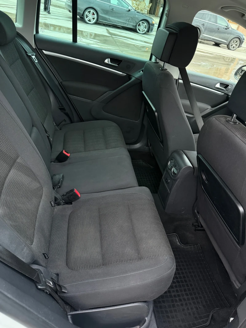 VW Tiguan 2.0 TDI 104000 KM, снимка 15 - Автомобили и джипове - 53557223