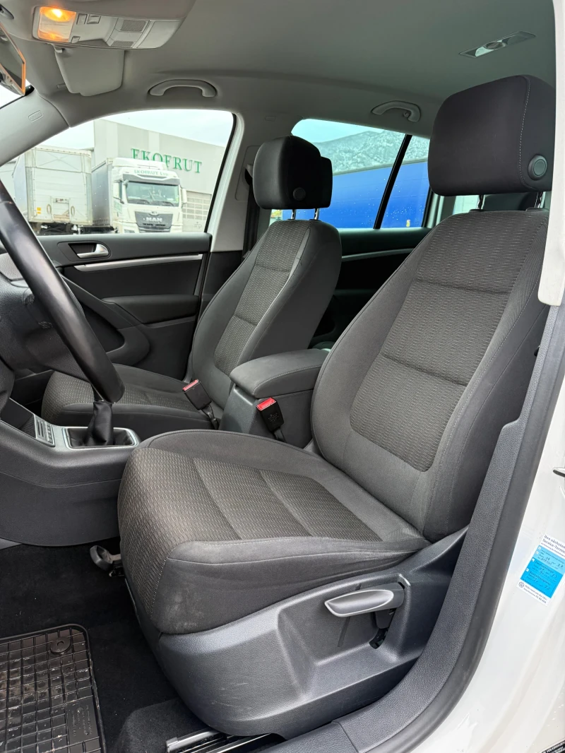 VW Tiguan 2.0 TDI 104000 KM, снимка 9 - Автомобили и джипове - 53557223