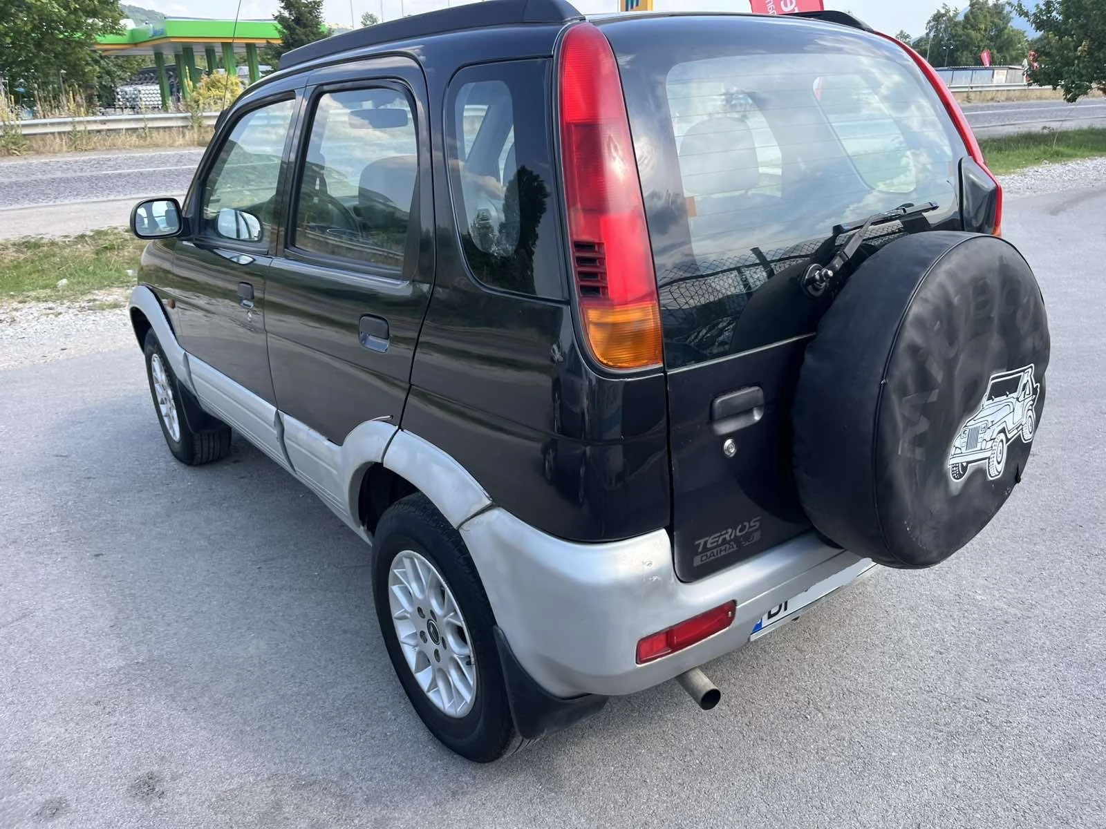 Daihatsu Terios 1.3i 83кс 4Х4 КЛИМАТИК РЕГИСТРИРАН ОБСЛУЖЕН - изображение 5