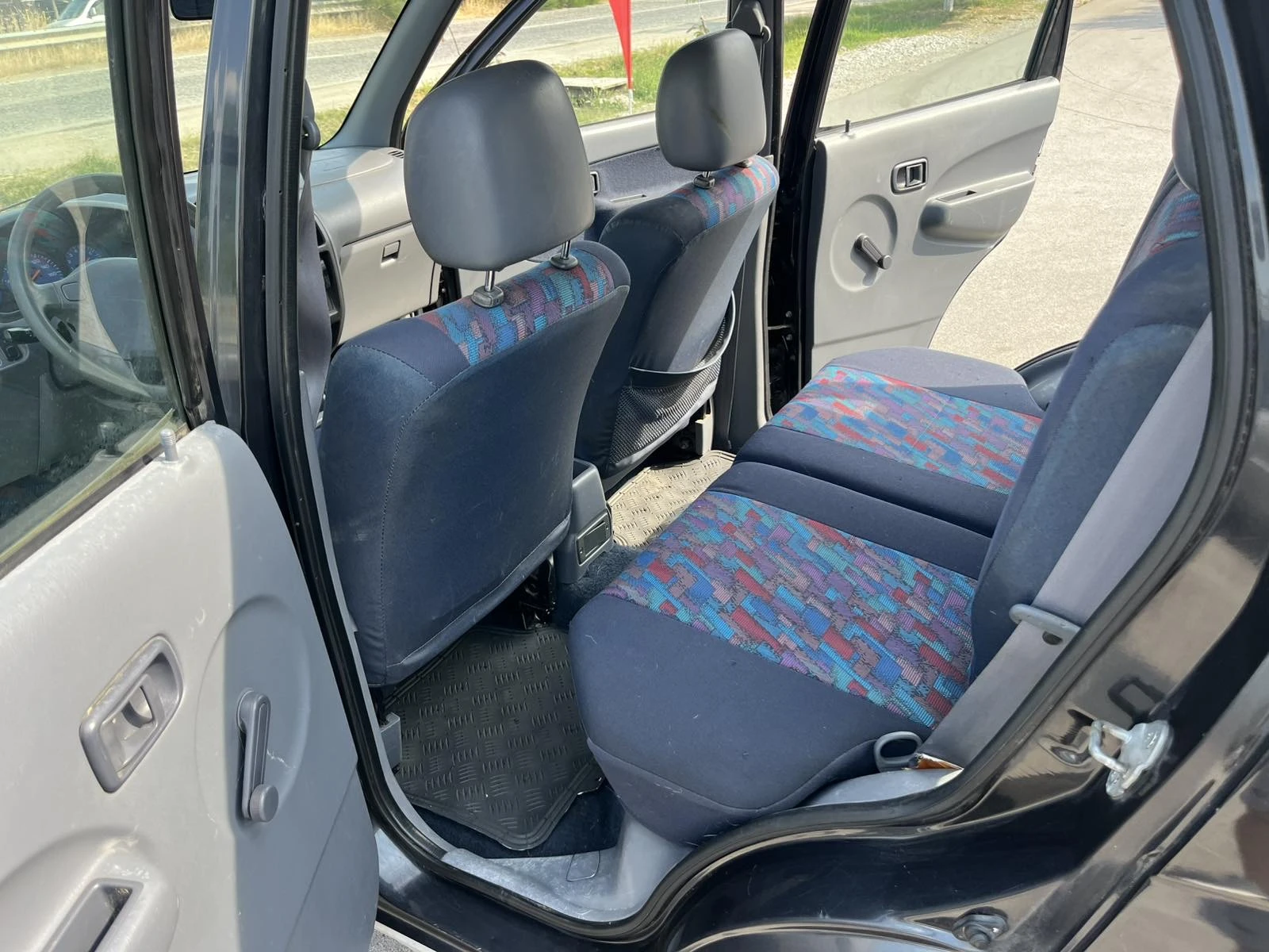 Daihatsu Terios 1.3i 83кс 4Х4 КЛИМАТИК РЕГИСТРИРАН ОБСЛУЖЕН - изображение 9