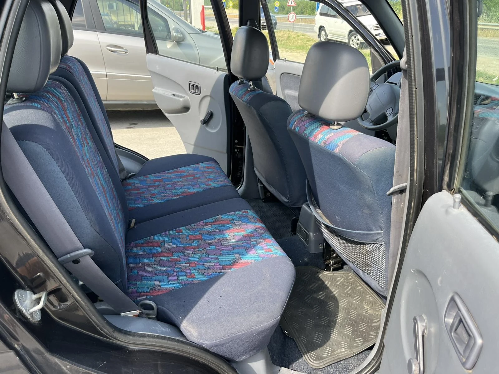 Daihatsu Terios 1.3i 83кс 4Х4 КЛИМАТИК РЕГИСТРИРАН ОБСЛУЖЕН - изображение 10