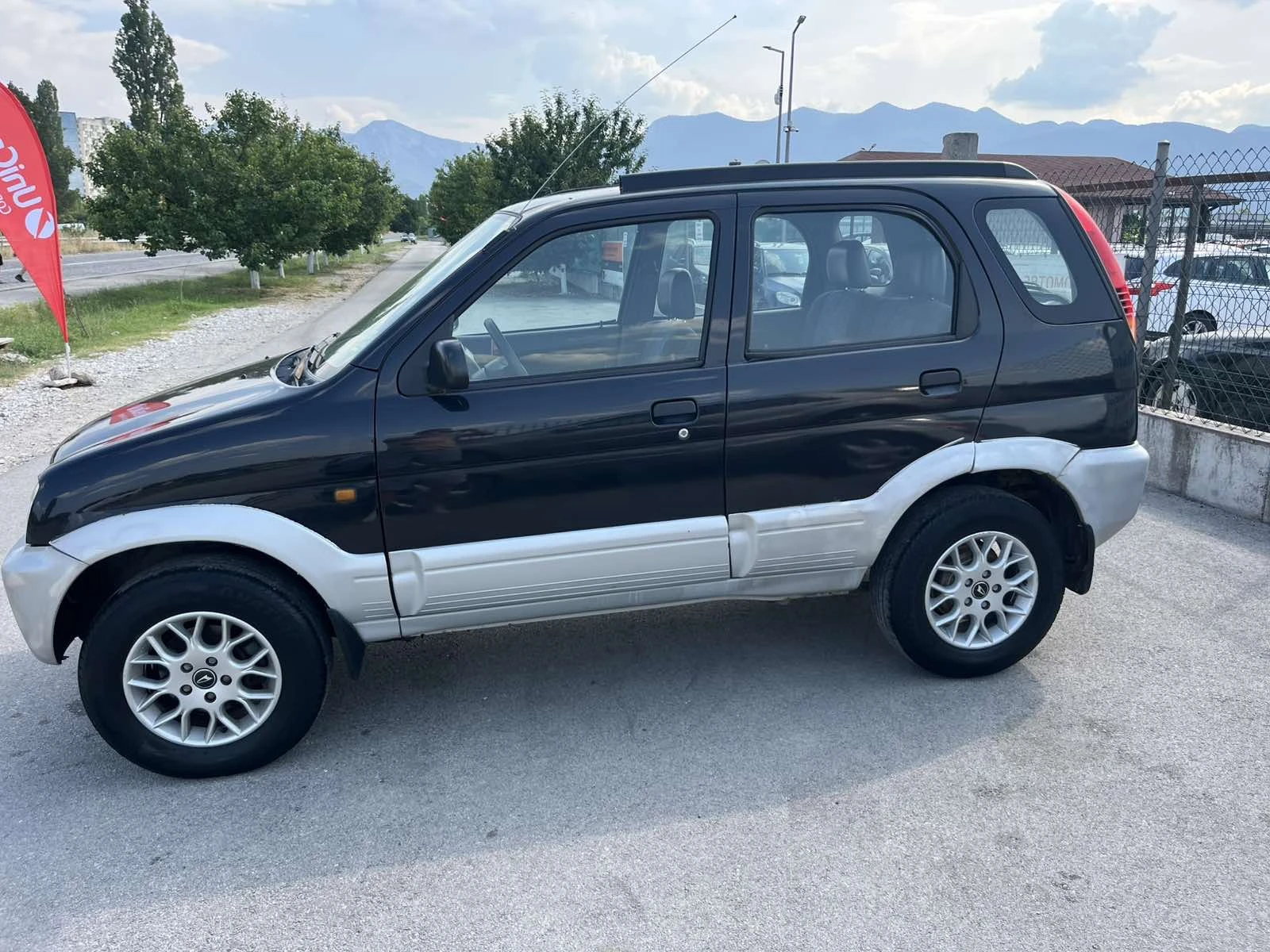 Daihatsu Terios 1.3i 83кс 4Х4 КЛИМАТИК РЕГИСТРИРАН ОБСЛУЖЕН - изображение 6