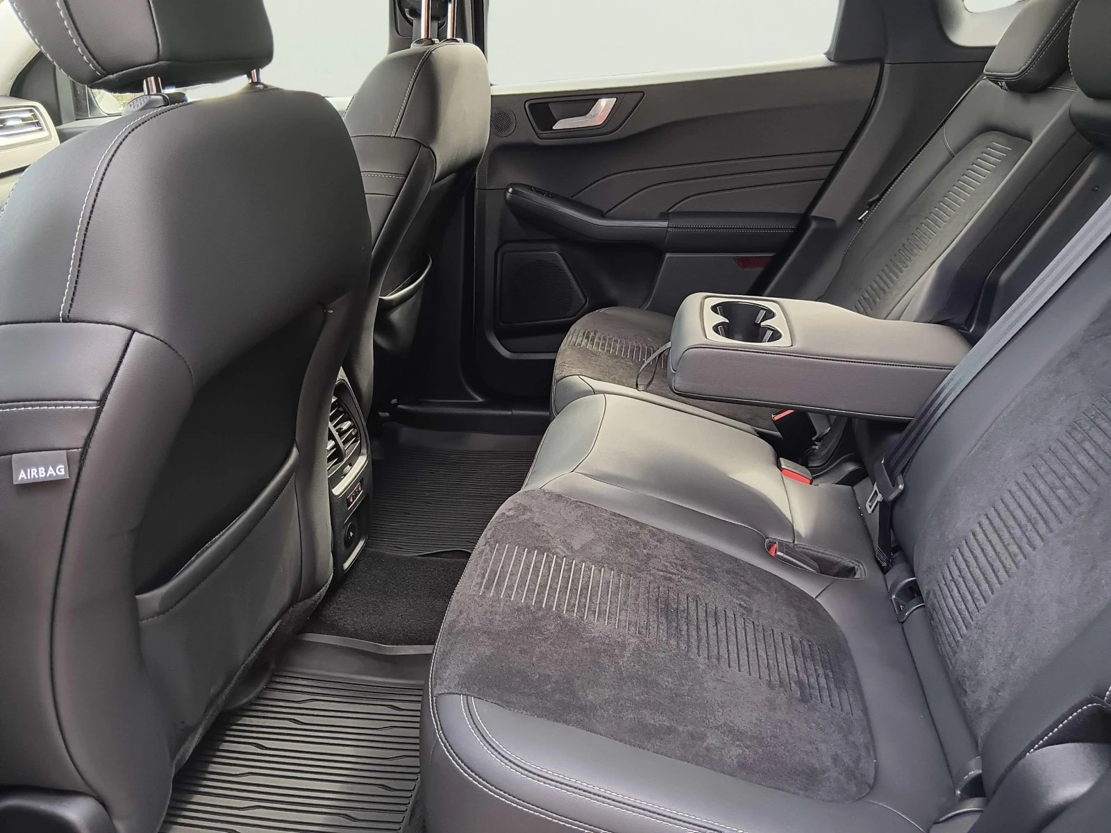 Ford Kuga 2.5 PHEV - изображение 10