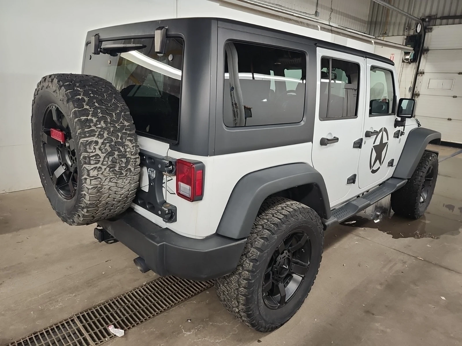 Jeep Wrangler 3.6 WRANGLER UNLIMITED SAHARA - изображение 3