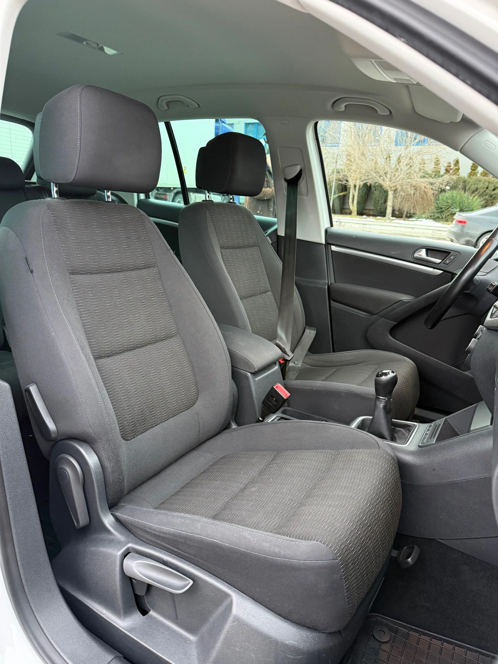 VW Tiguan 2.0 TDI 104000 KM | Mobile.bg � ����������� 14