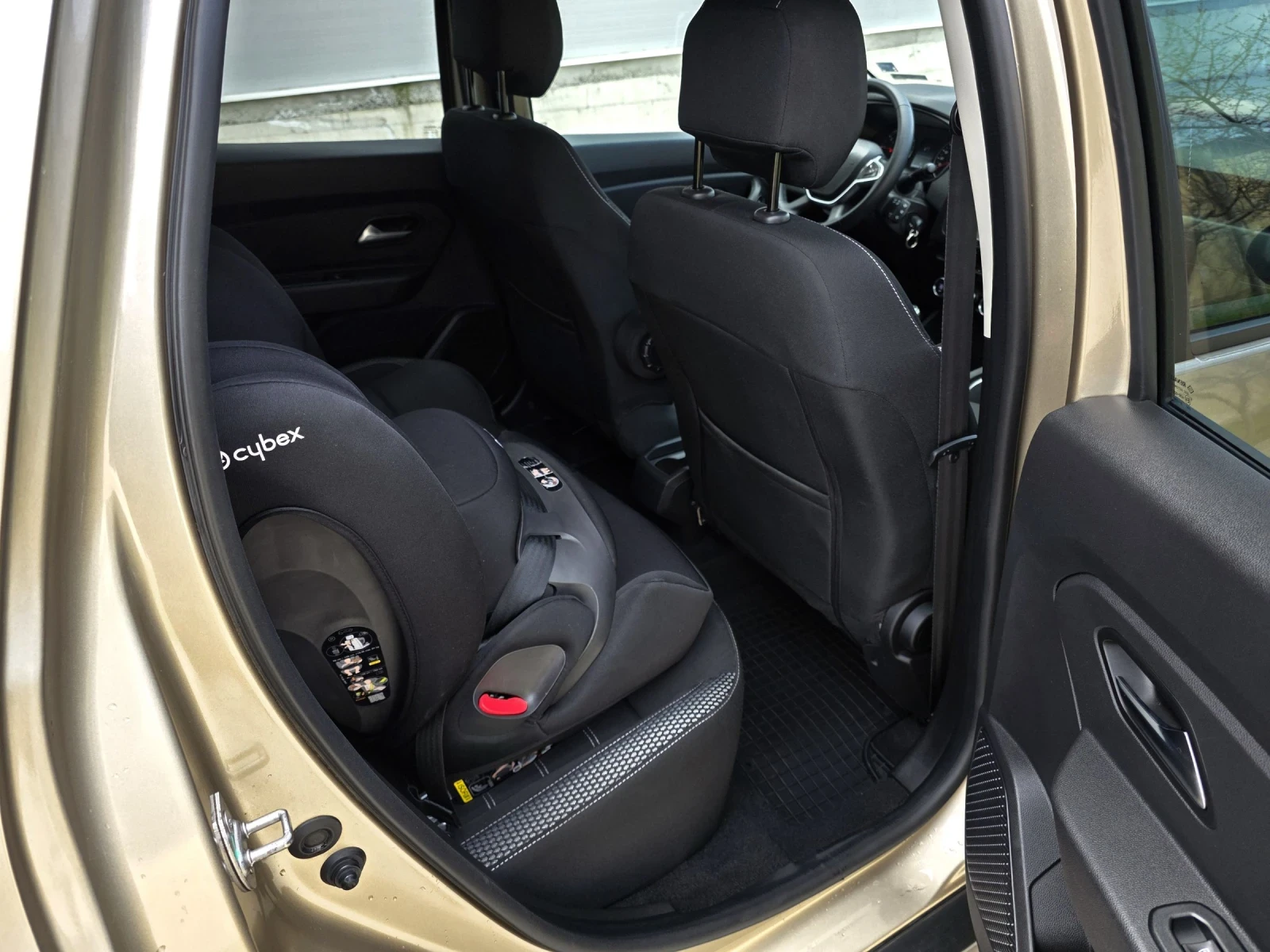 Dacia Duster 1.5 Dci Prestige, снимка 11 - Автомобили и джипове - 53957111