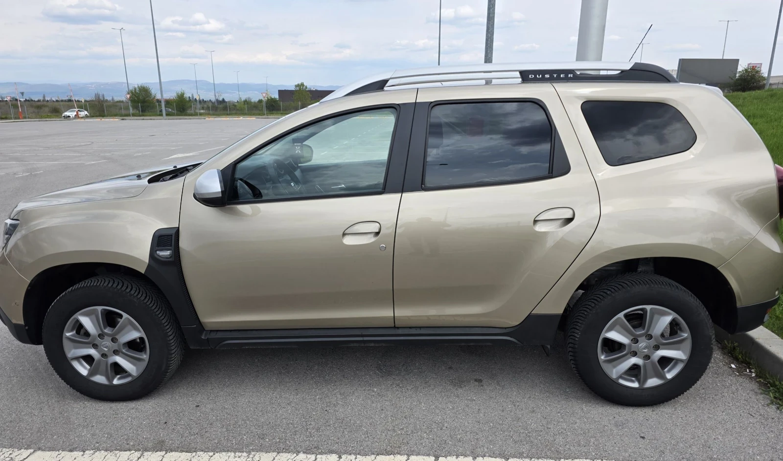 Dacia Duster 1.5 Dci Prestige, снимка 8 - Автомобили и джипове - 54350091