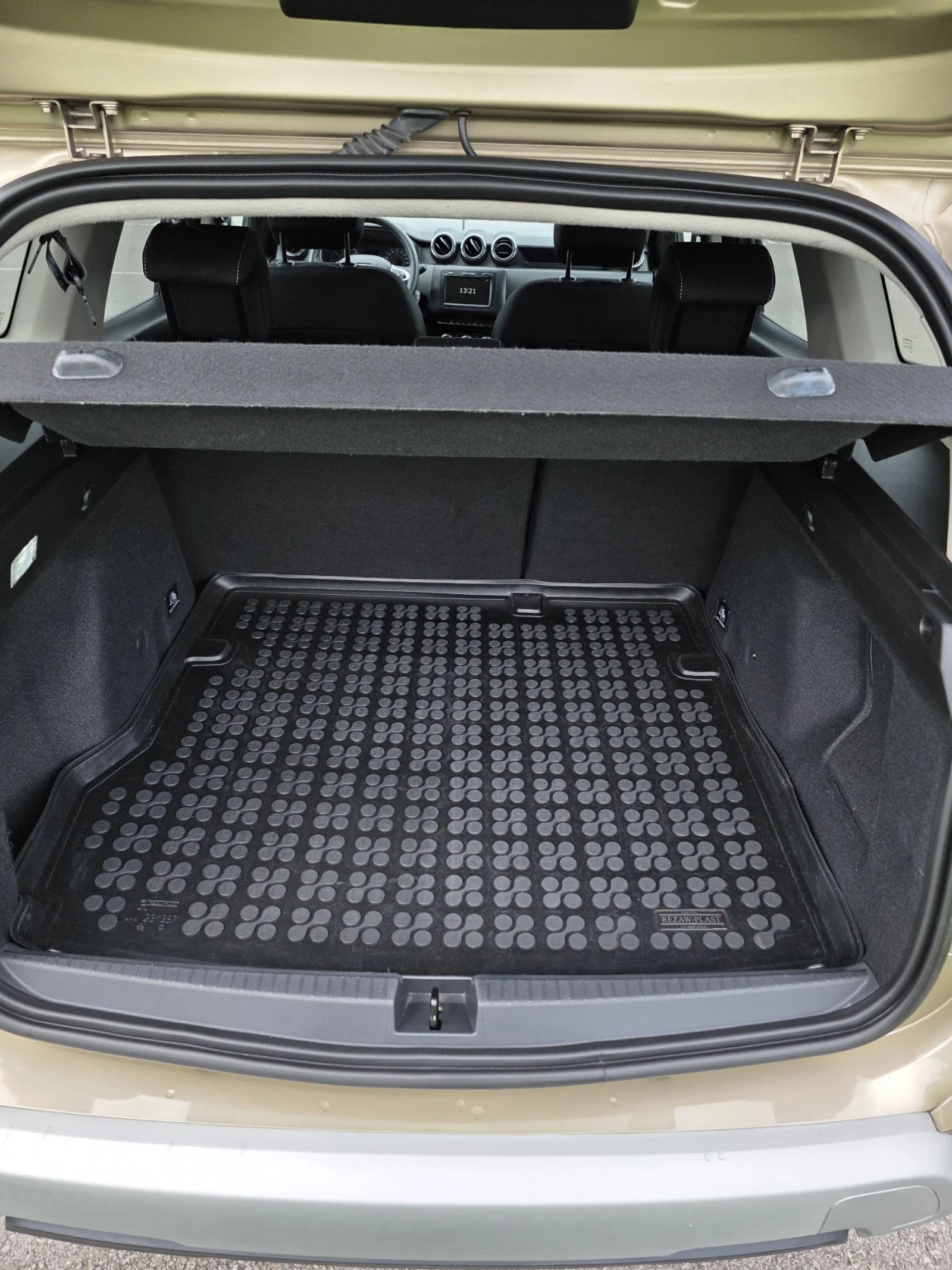 Dacia Duster 1.5 Dci Prestige, снимка 11 - Автомобили и джипове - 54350091