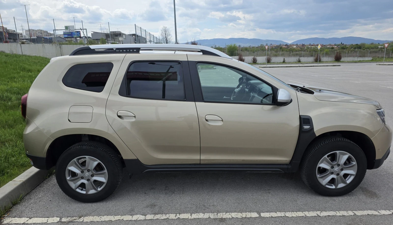 Dacia Duster 1.5 Dci Prestige, снимка 4 - Автомобили и джипове - 54350091