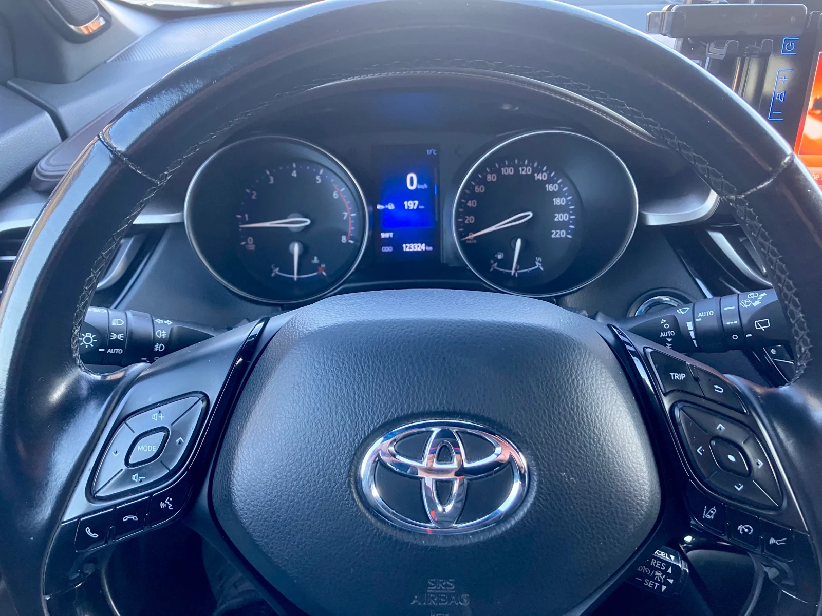 Toyota C-HR 6 ск. ръчна кутия Premier Edition , снимка 15 - Автомобили и джипове - 54183798
