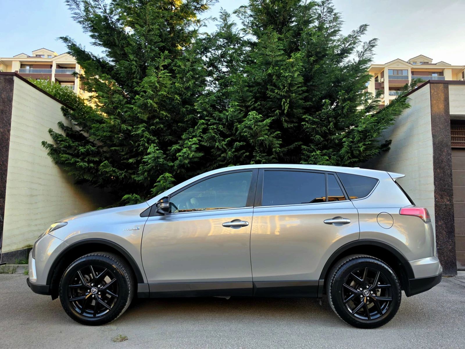 Toyota Rav4 2.5HYBRID* FACELIFT* KEYLESS* , снимка 7 - Автомобили и джипове - 54305888