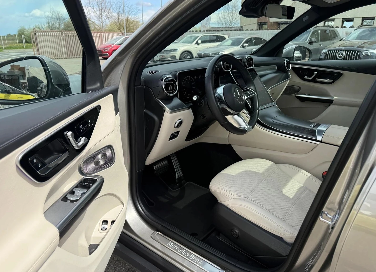 Mercedes-Benz GLC 300 e 4MATIC Off-Roader, снимка 6 - Автомобили и джипове - 54356228