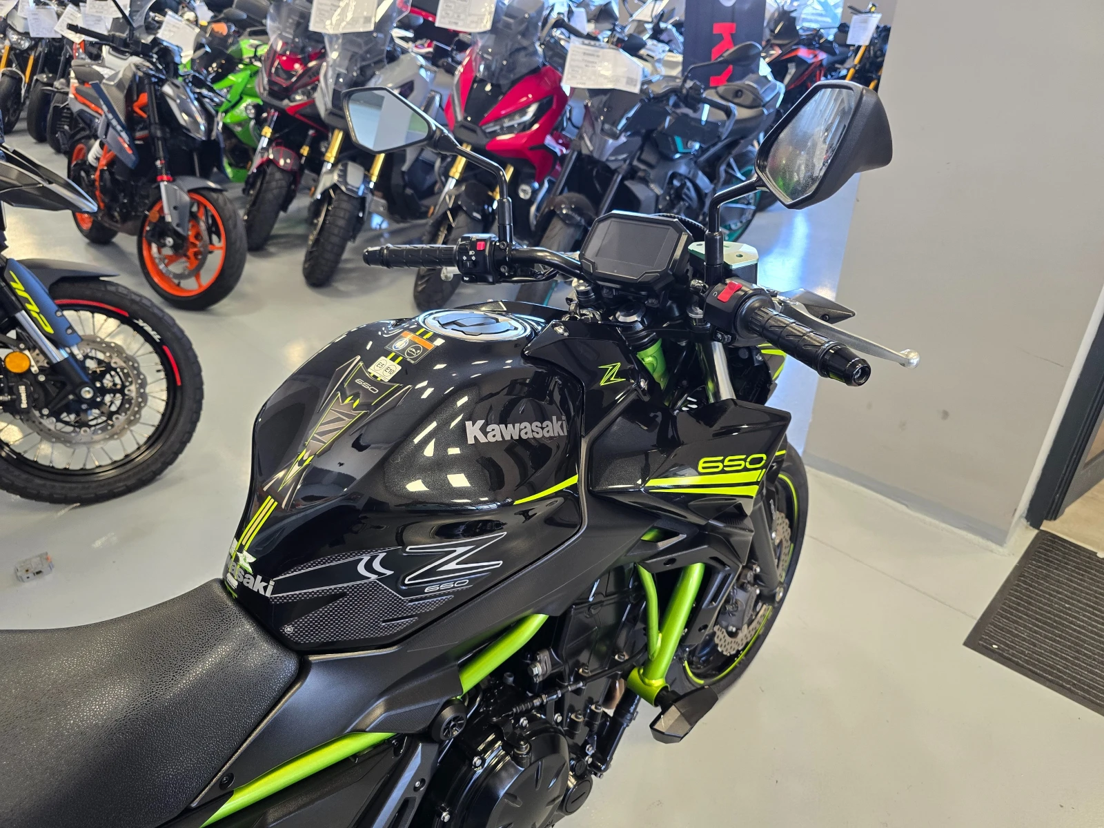 Kawasaki Z 650ie, ABS, Face, Уникат-9783км.!, снимка 9 - Мотоциклети и мототехника - 55384287