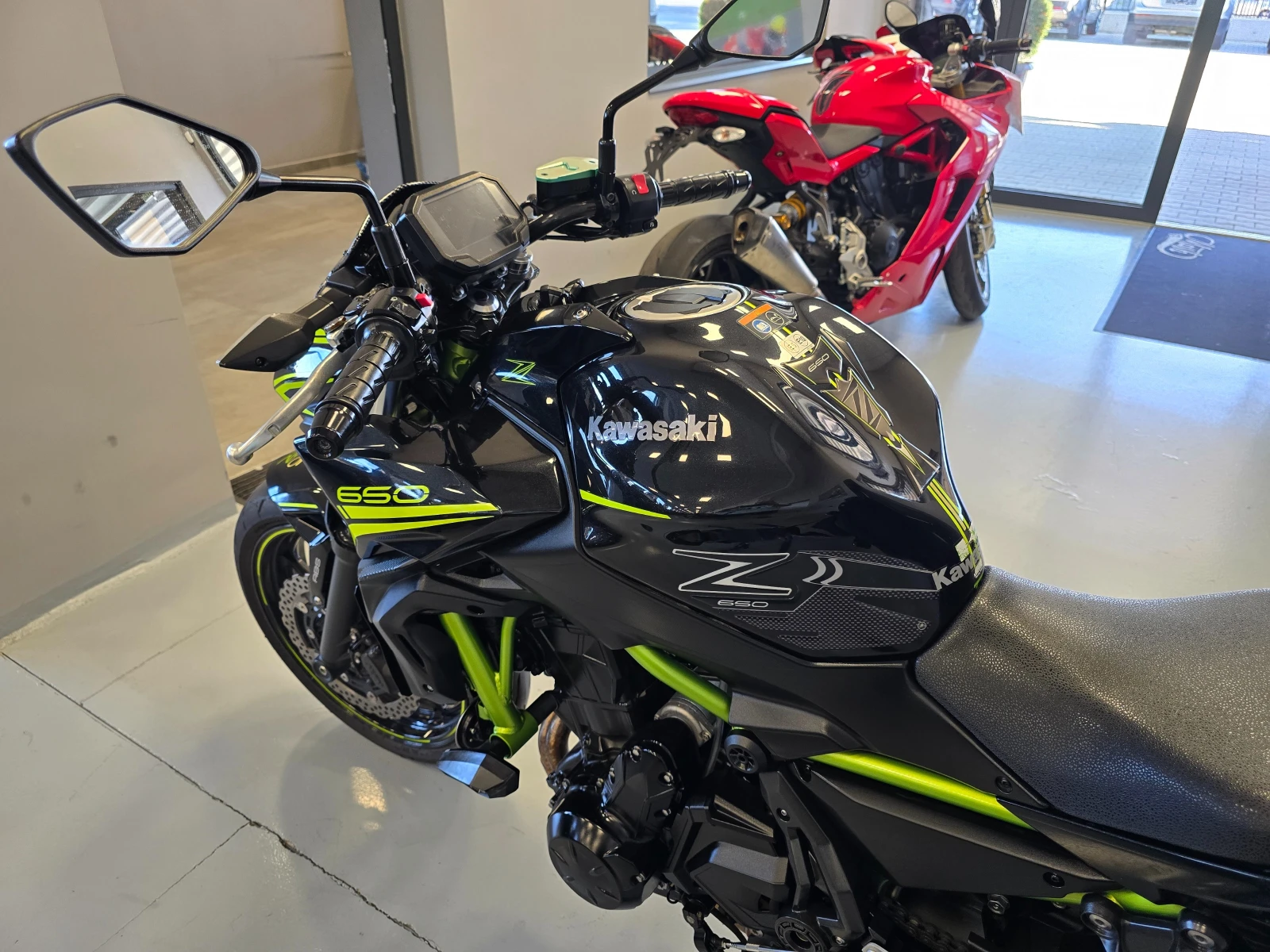 Kawasaki Z 650ie, ABS, Face, Уникат-9783км.!, снимка 10 - Мотоциклети и мототехника - 55384287