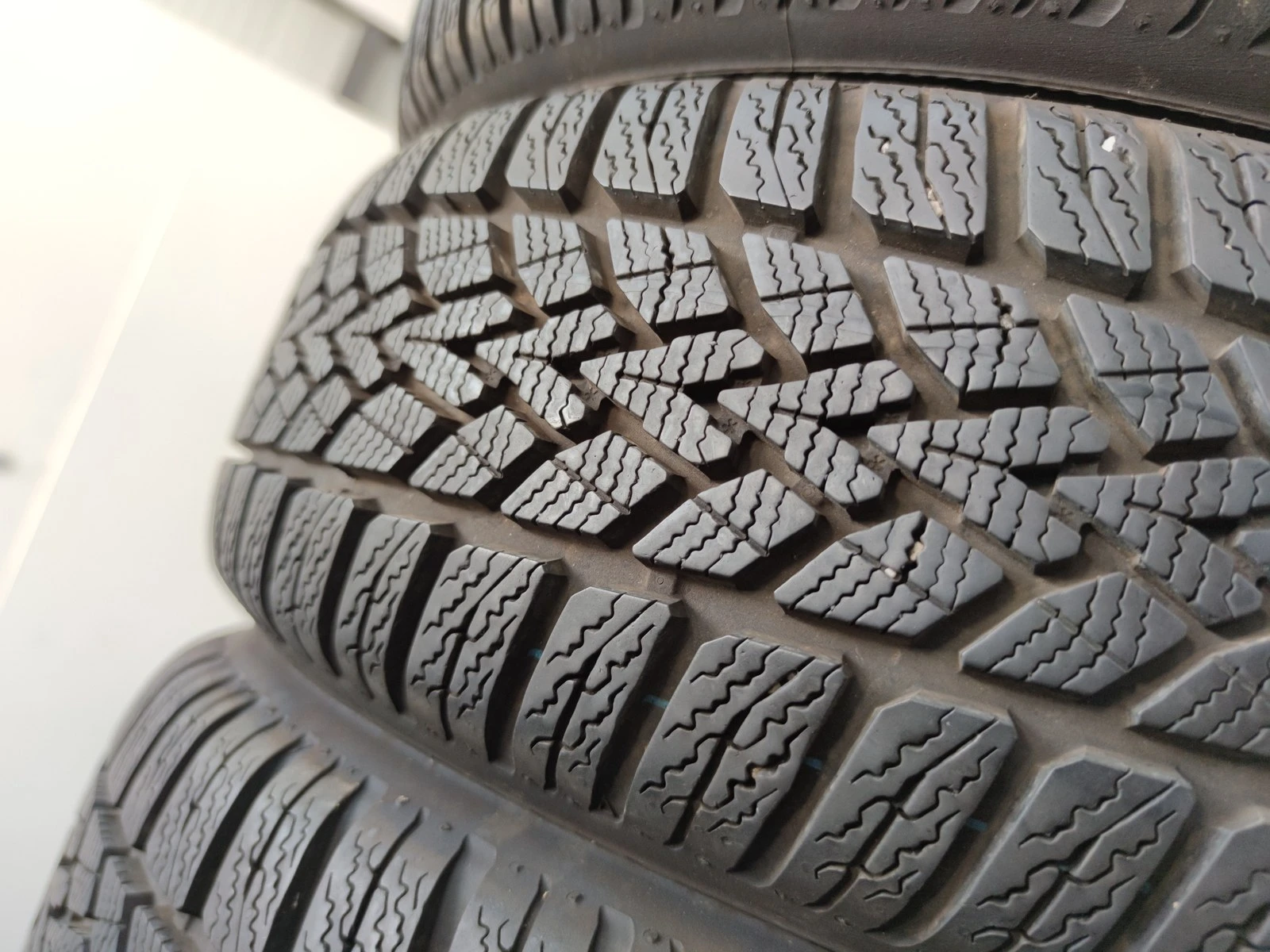 Гуми Зимни 195/65R15, снимка 7 - Гуми и джанти - 56724733