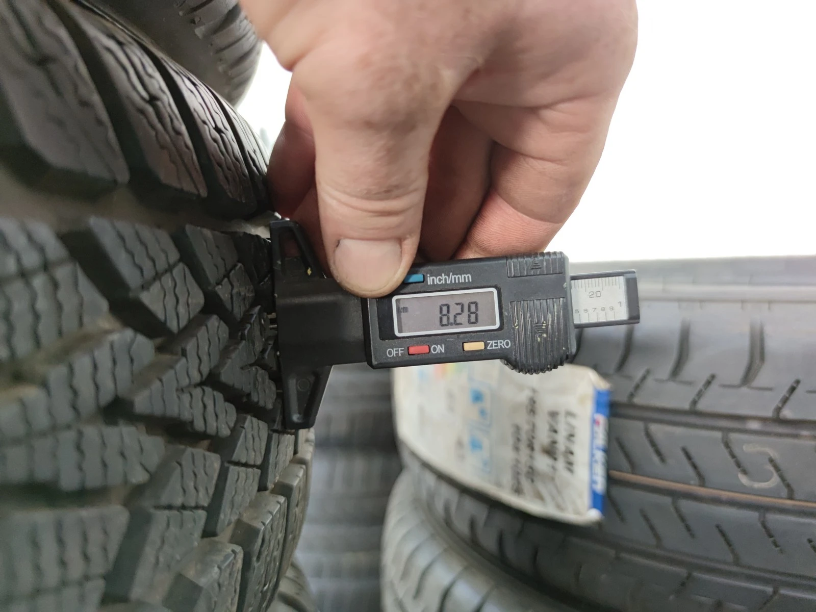 Гуми Зимни 195/65R15, снимка 9 - Гуми и джанти - 56724733