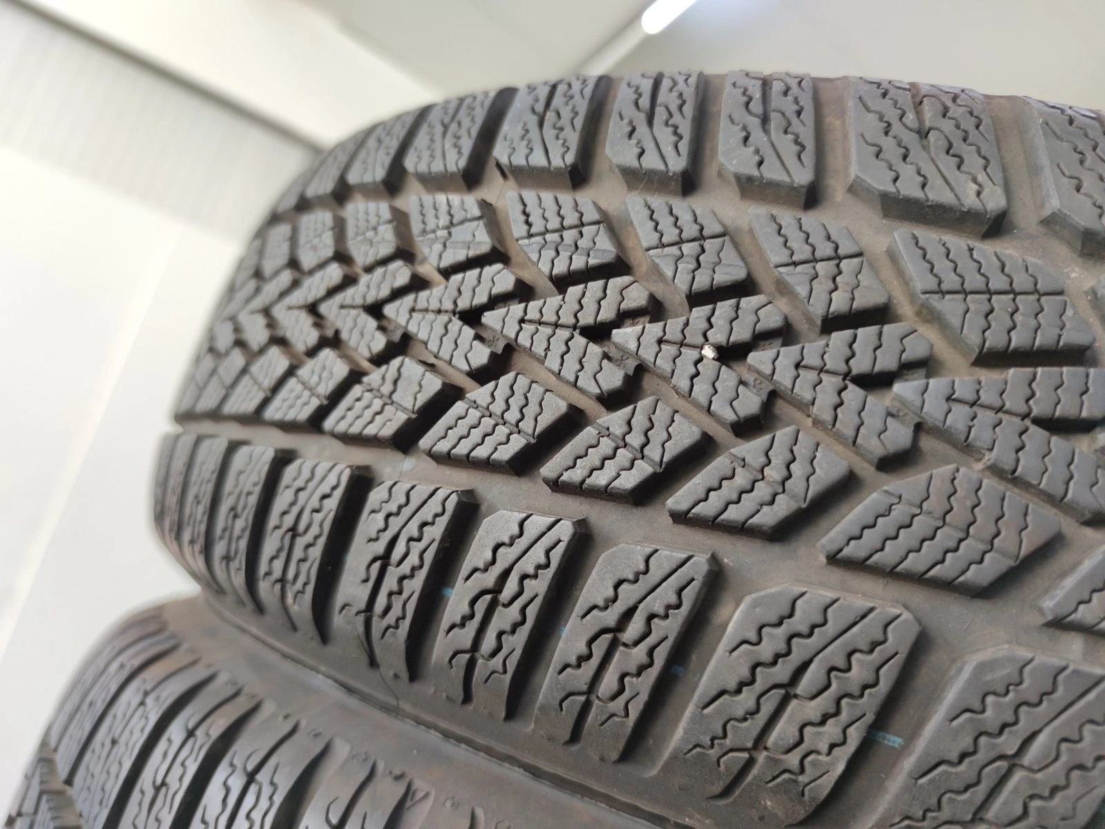 Гуми Зимни 195/65R15, снимка 6 - Гуми и джанти - 56724733
