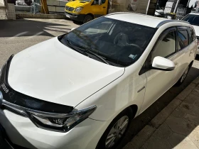 Toyota Auris 1.8 Hybrid e-cvt, снимка 3