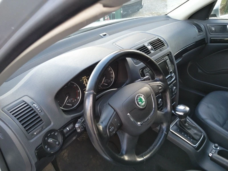 Skoda Octavia 1.8TSi, снимка 8 - Автомобили и джипове - 47587224