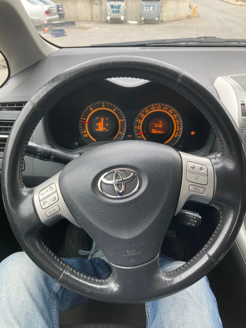 Toyota Auris, снимка 6 - Автомобили и джипове - 51920658