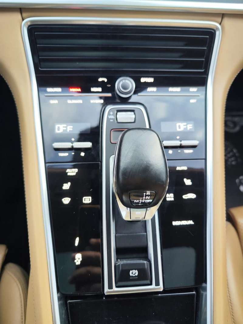 Porsche Panamera CHRONO* PODGREV* PANORAMA* GENERACIA* PLUGIN* LIZI, снимка 12 - Автомобили и джипове - 52395141