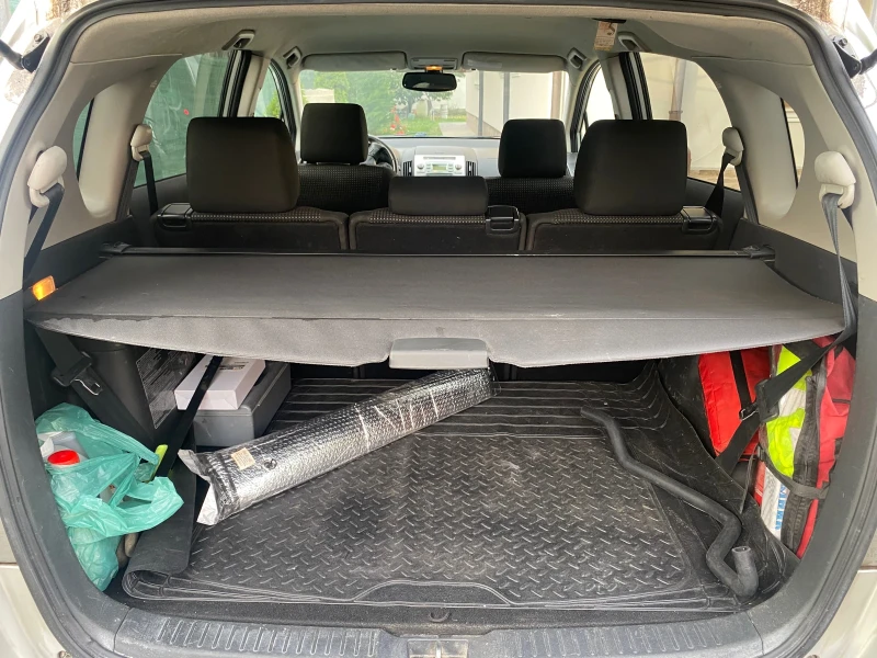 Toyota Corolla verso, снимка 9 - Автомобили и джипове - 52405839