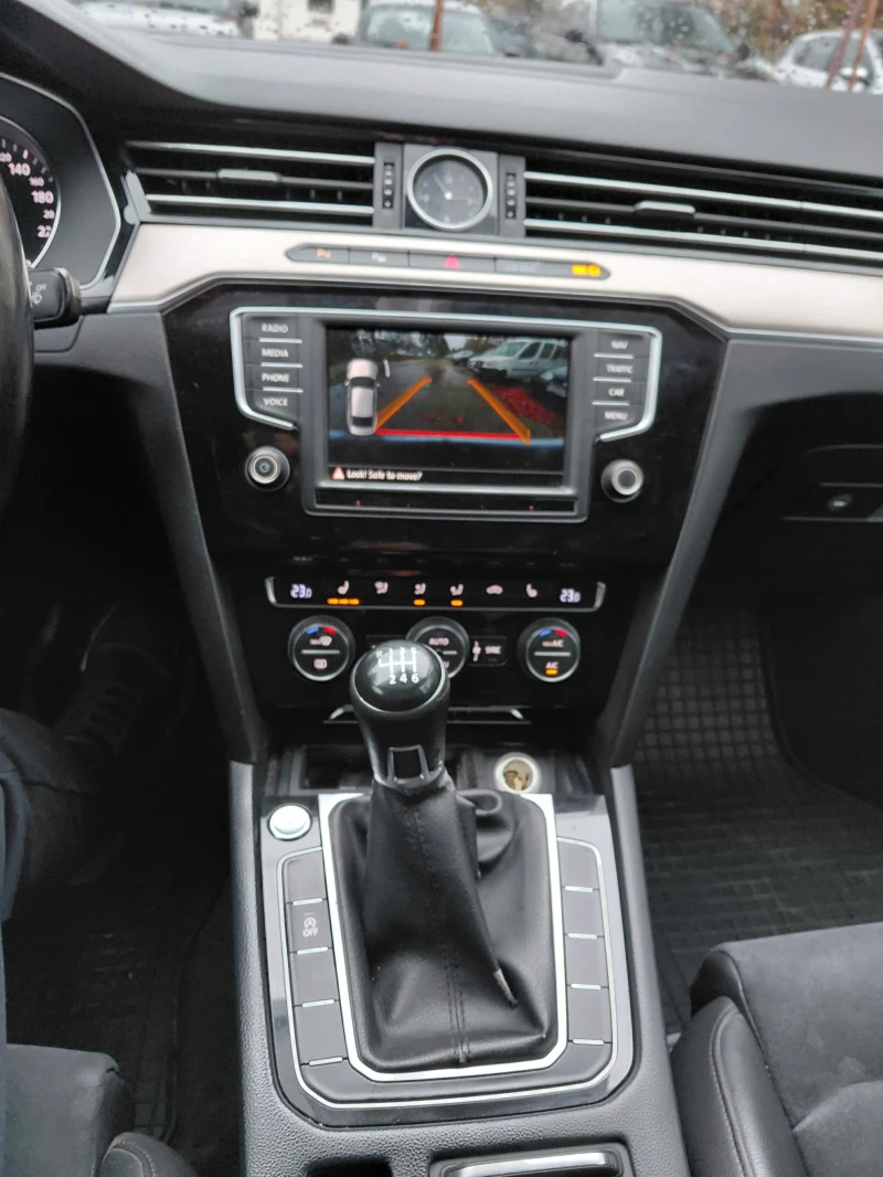 VW Passat 2.0TDI-Седан., снимка 16 - Автомобили и джипове - 52435377