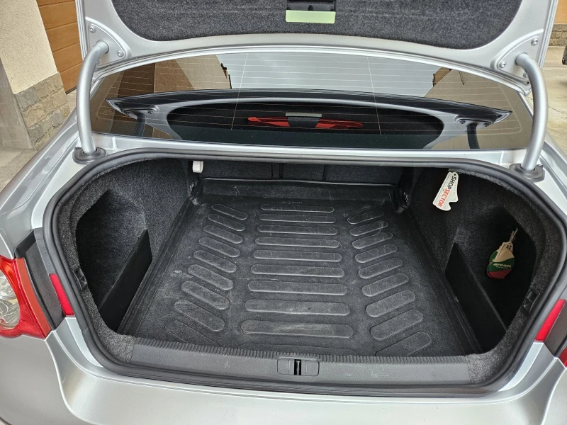 VW Passat 2.0TDI, снимка 15 - Автомобили и джипове - 53271675