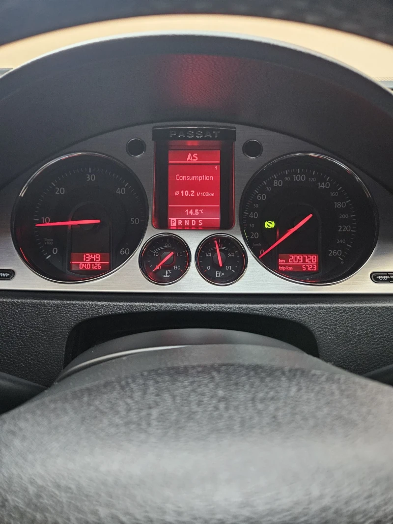 VW Passat 2.0TDI, снимка 8 - Автомобили и джипове - 53271675