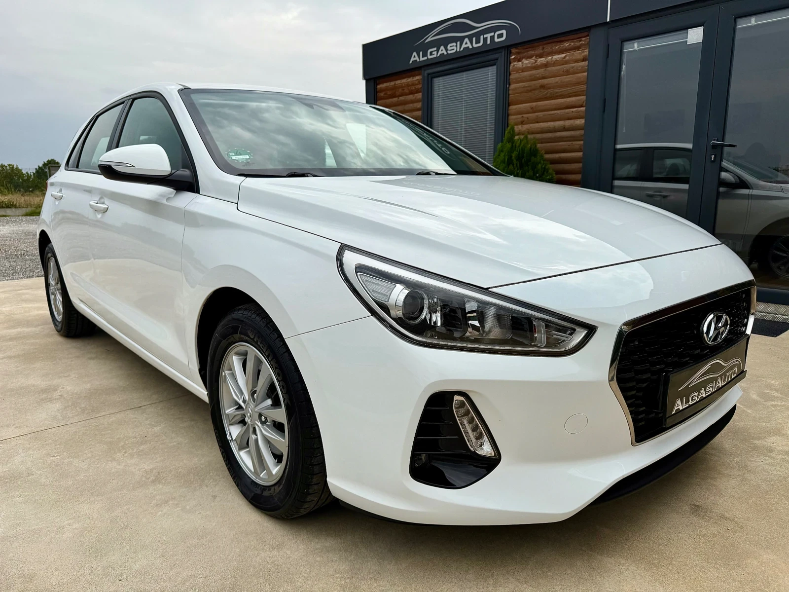 Hyundai I30 1.4 MPI* LED* EURO 6* 89000km!!! - изображение 6