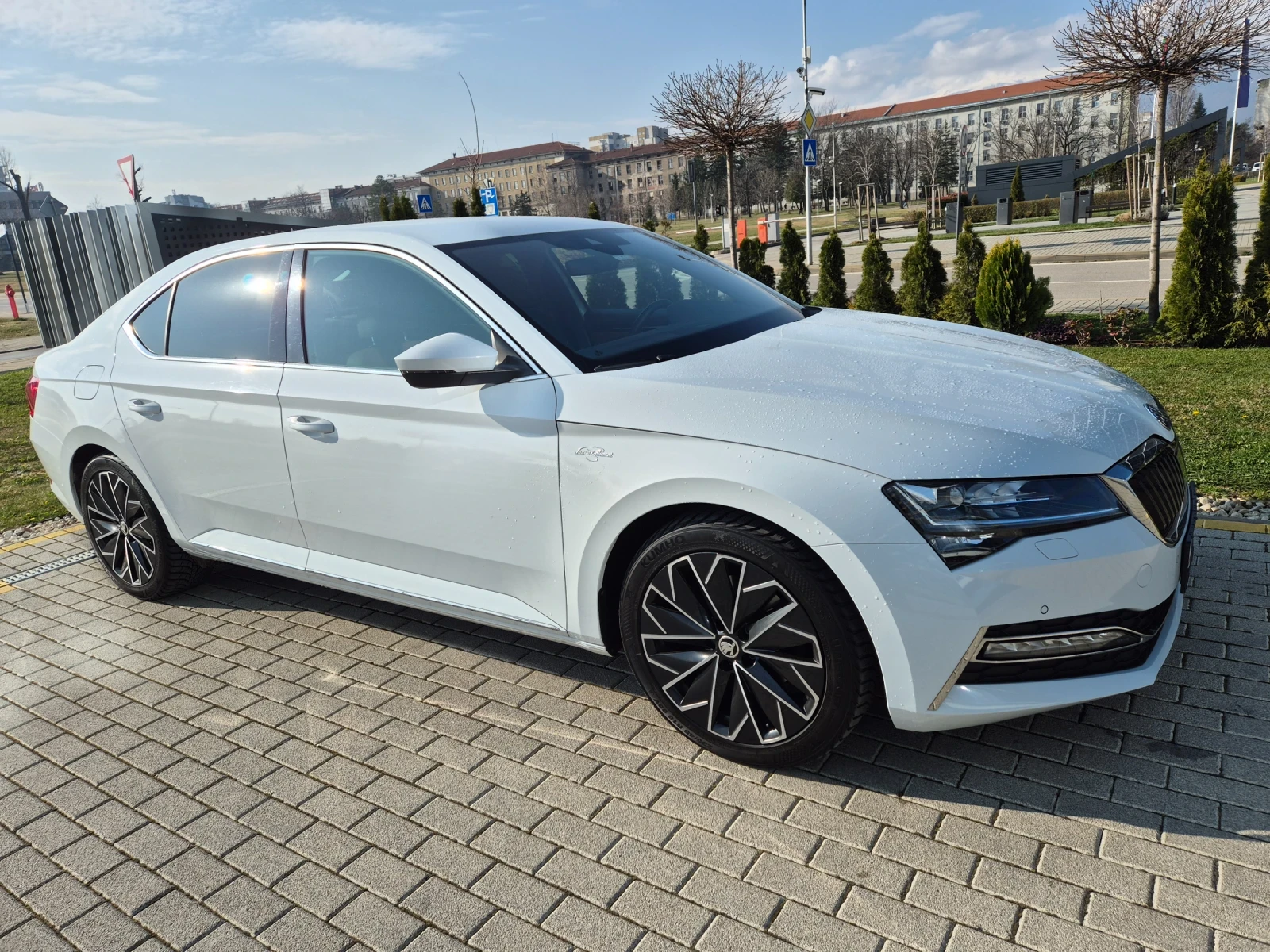 Skoda Superb L&K 4x4 200кс
