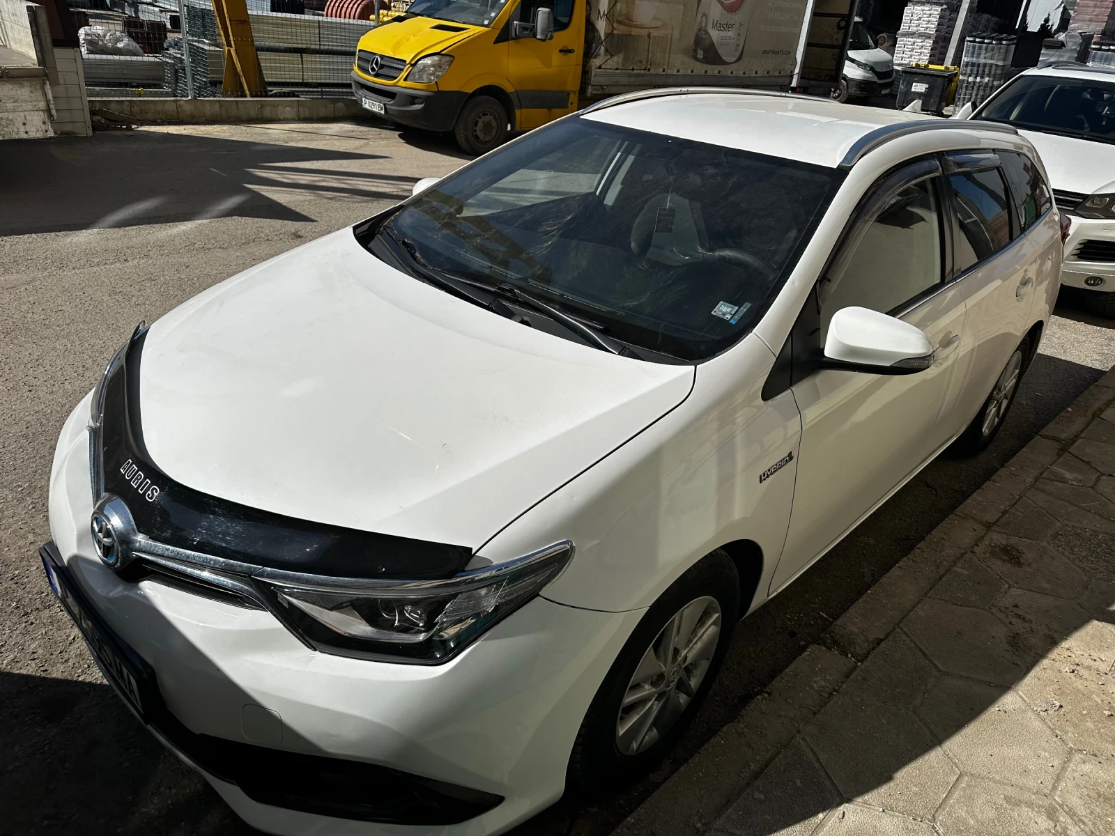 Toyota Auris 1.8 Hybrid e-cvt - изображение 4