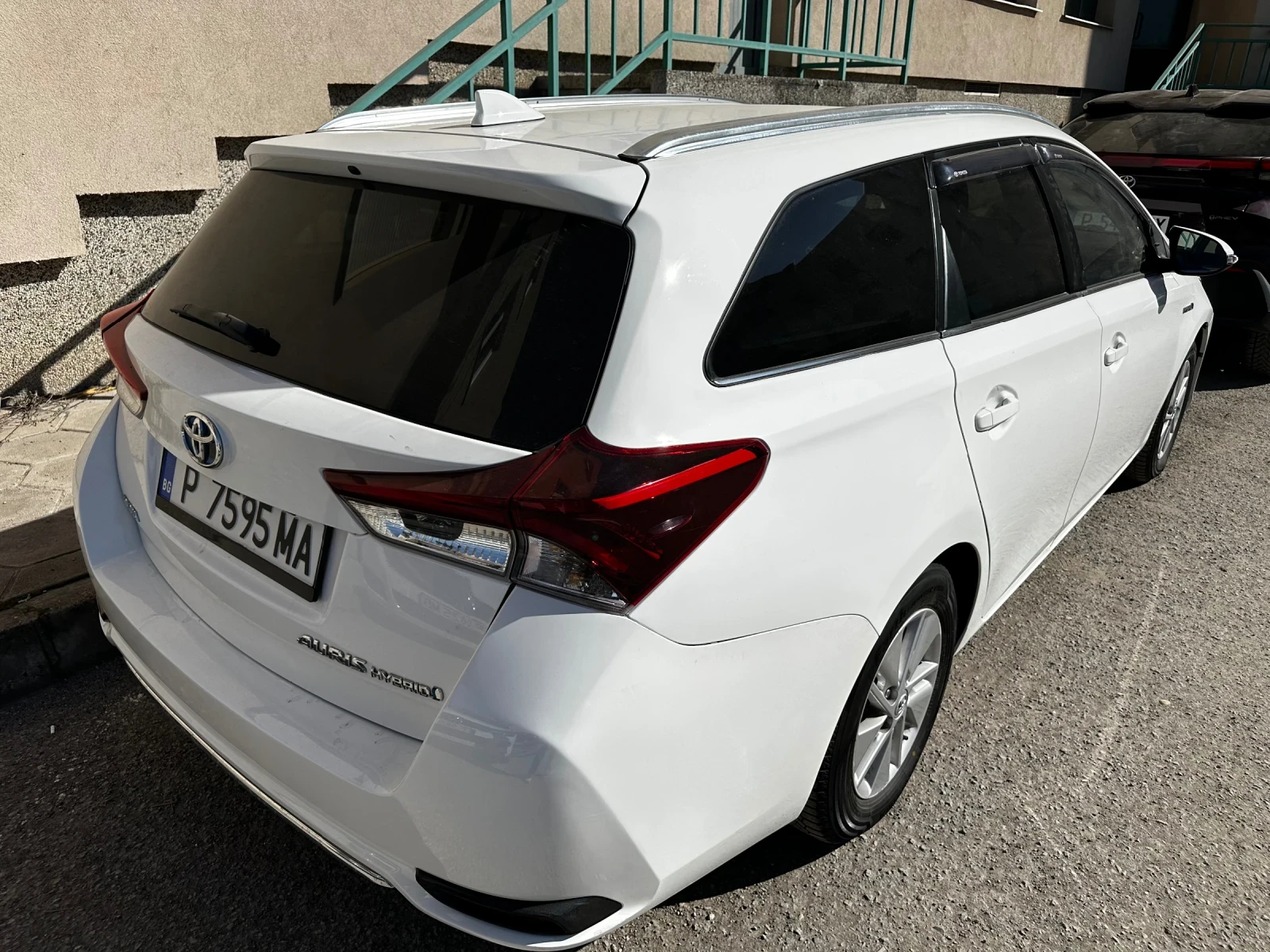 Toyota Auris 1.8 Hybrid e-cvt - изображение 6
