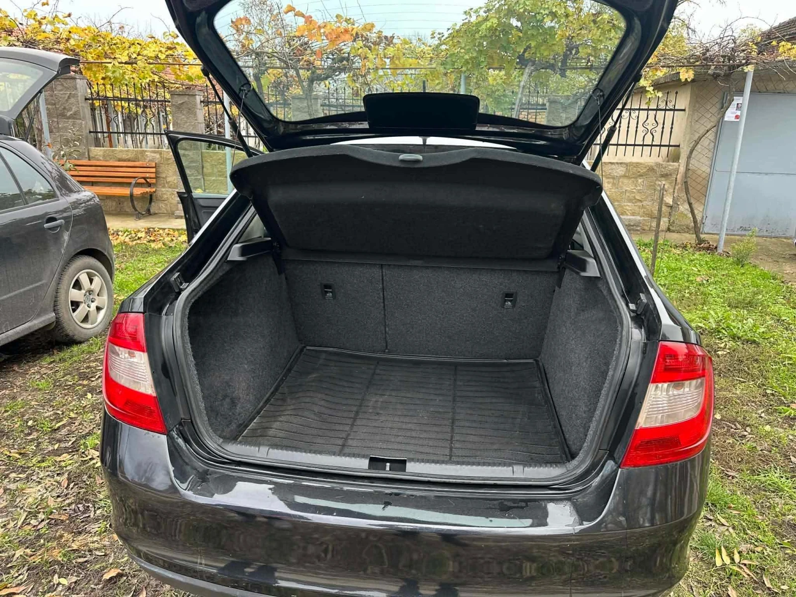 Skoda Rapid, снимка 11 - Автомобили и джипове - 53805203