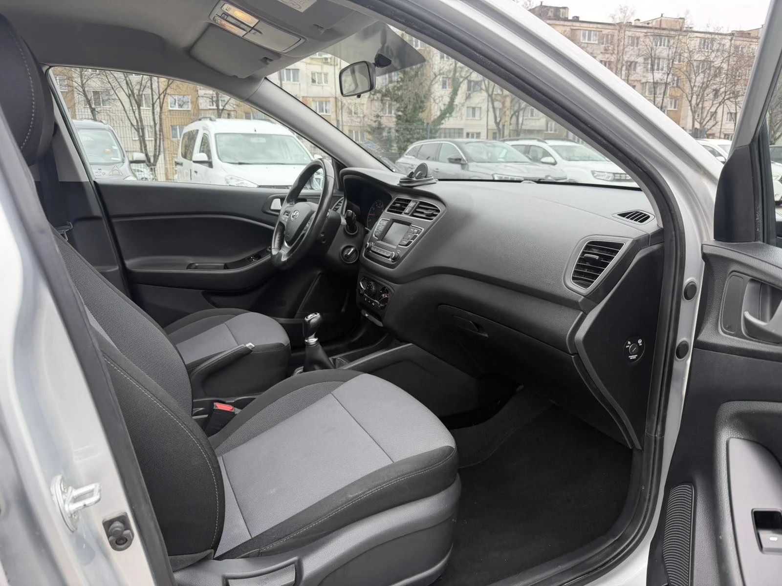 Hyundai I20 1.2i LPG 85k.c, снимка 11 - Автомобили и джипове - 54041329