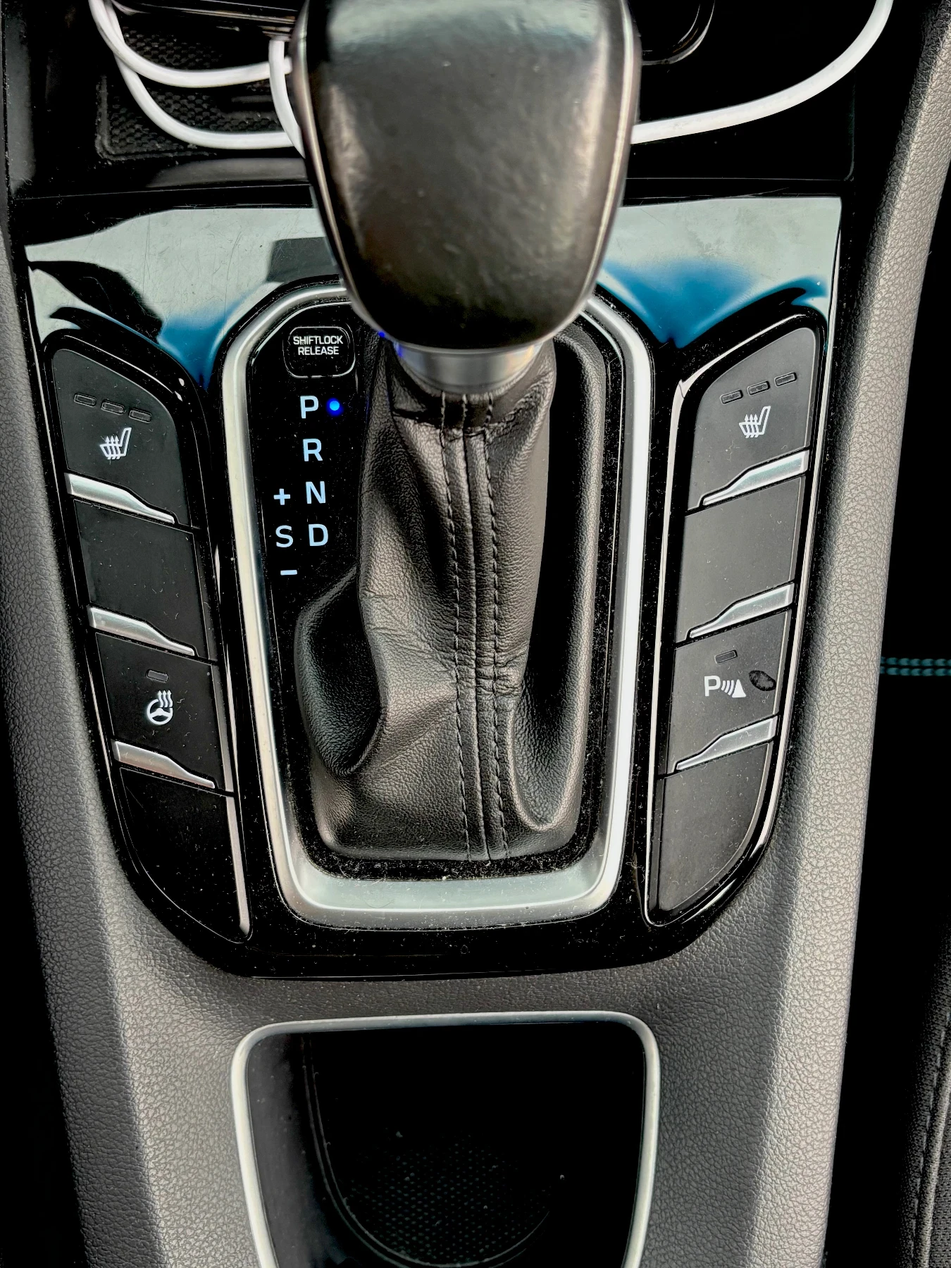 Hyundai Ioniq Обслужена!!!, снимка 14 - Автомобили и джипове - 54409518
