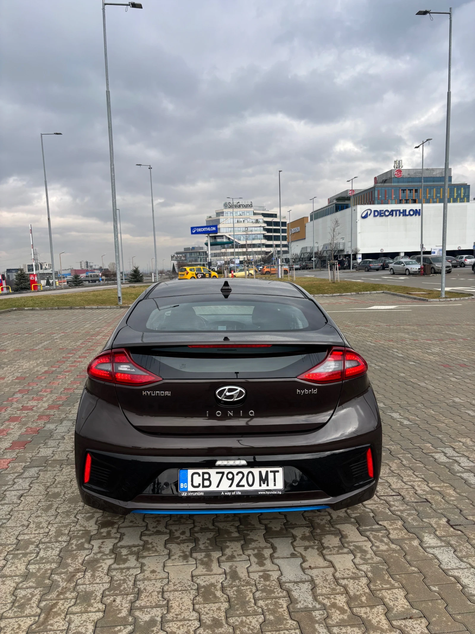 Hyundai Ioniq Обслужена!!!, снимка 5 - Автомобили и джипове - 54409518