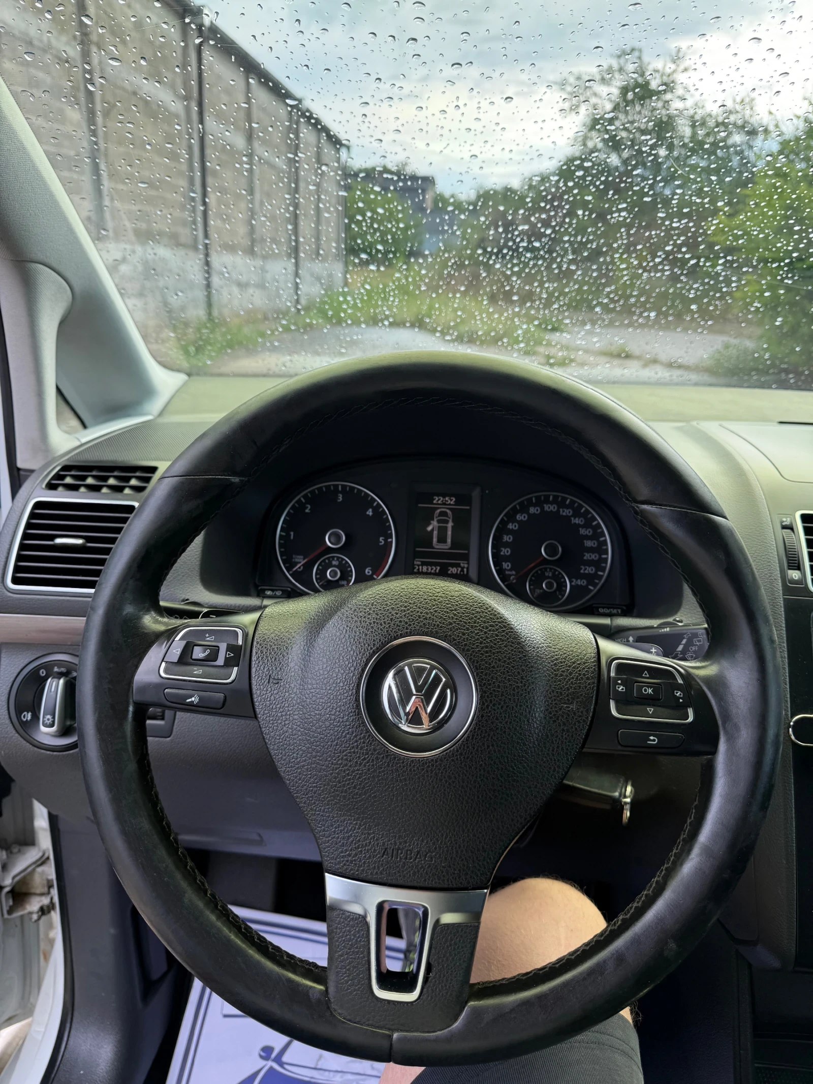 VW Touran Touran 2.0 DSG, снимка 10 - Автомобили и джипове - 55613538