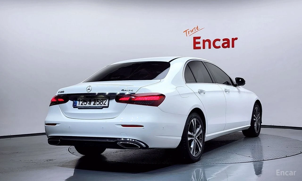 Mercedes-Benz E 350 4MATIC* BURMESTER* ОБДУХВАНЕ* ДИСТРОНИК* ХЕДЪП* 36, снимка 2 - Автомобили и джипове - 55587212