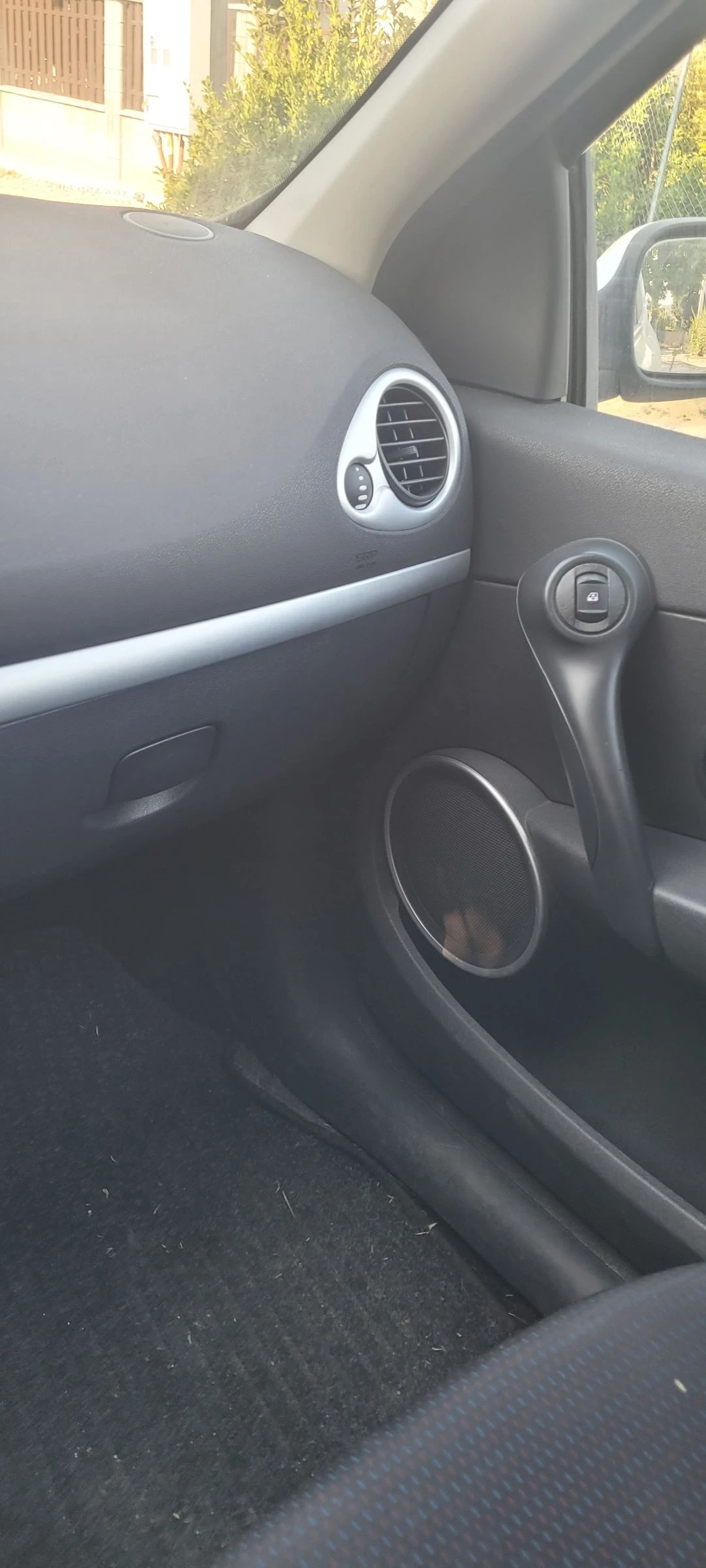 Renault Clio 1.5dci , снимка 9 - Автомобили и джипове - 55801583