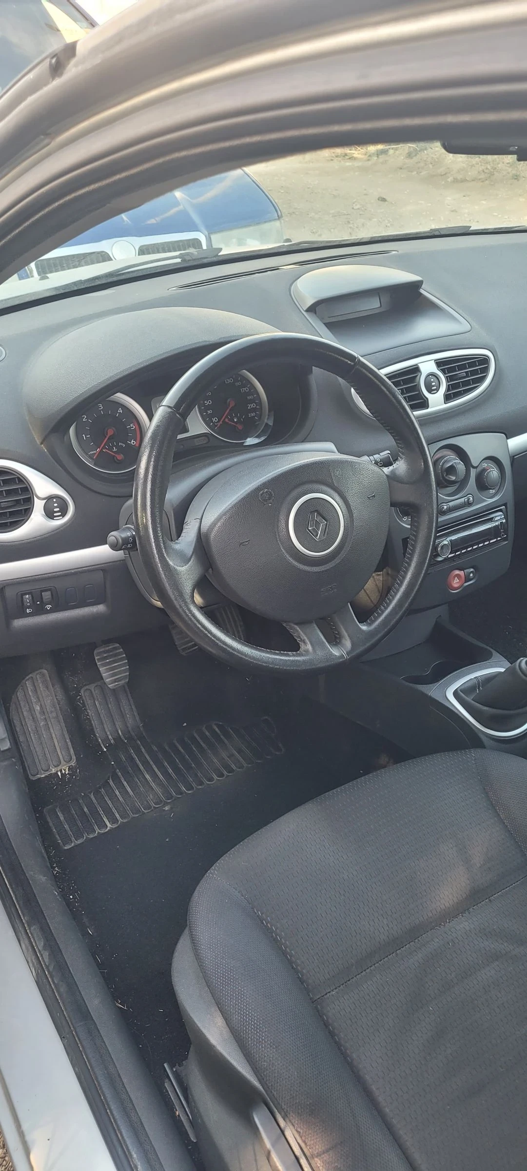 Renault Clio 1.5dci , снимка 4 - Автомобили и джипове - 55801583