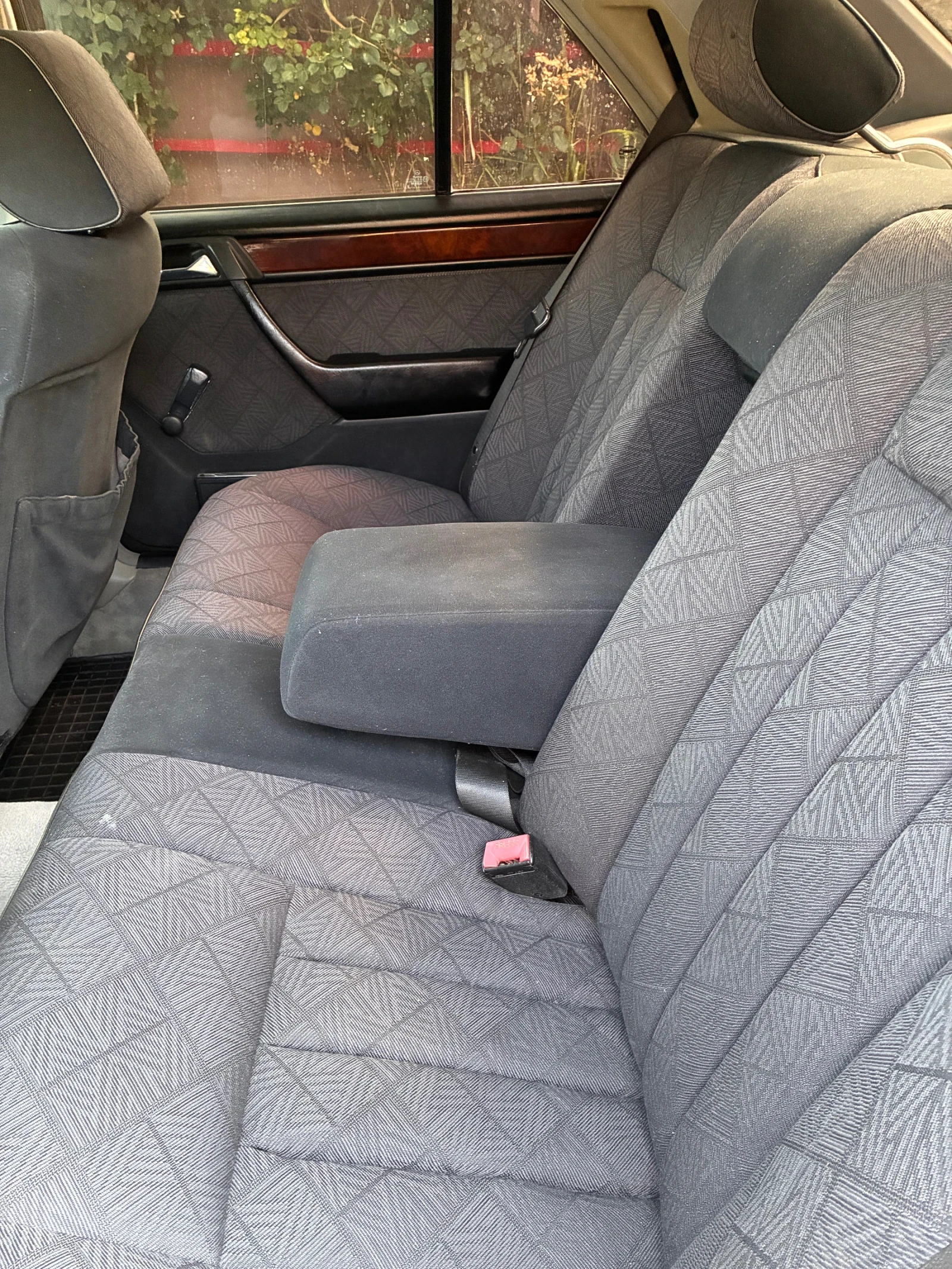Mercedes-Benz 124 250D, снимка 11 - Автомобили и джипове - 55877104