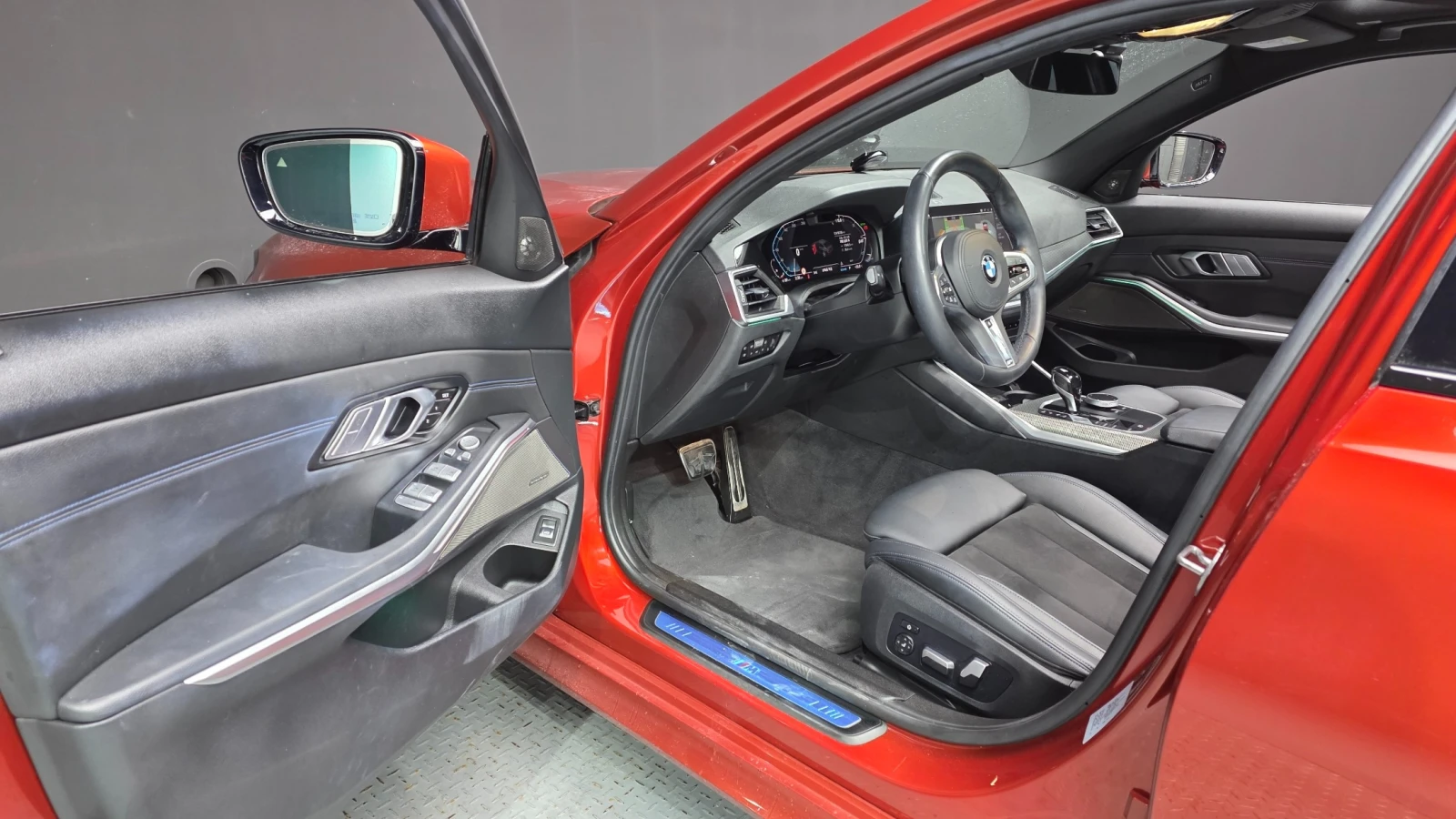 BMW 320 i M Sport | HUD | 360  | ACC | Sunroof, снимка 8 - Автомобили и джипове - 55902111