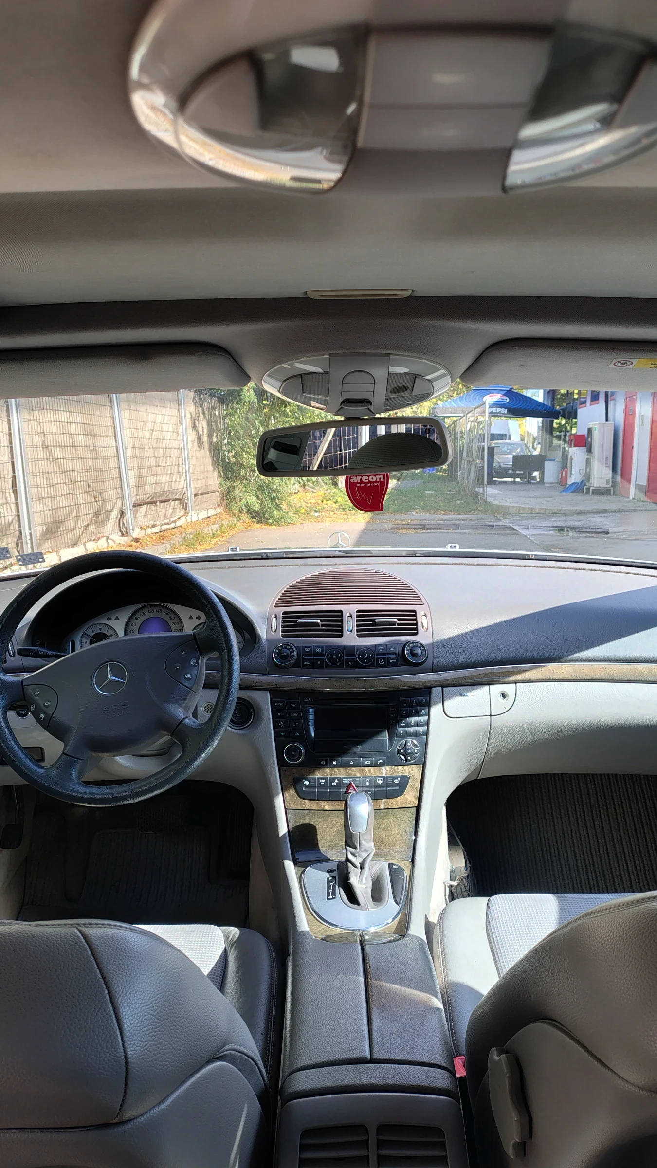 Mercedes-Benz E 270 2.7 CDI, снимка 16 - Автомобили и джипове - 56565042