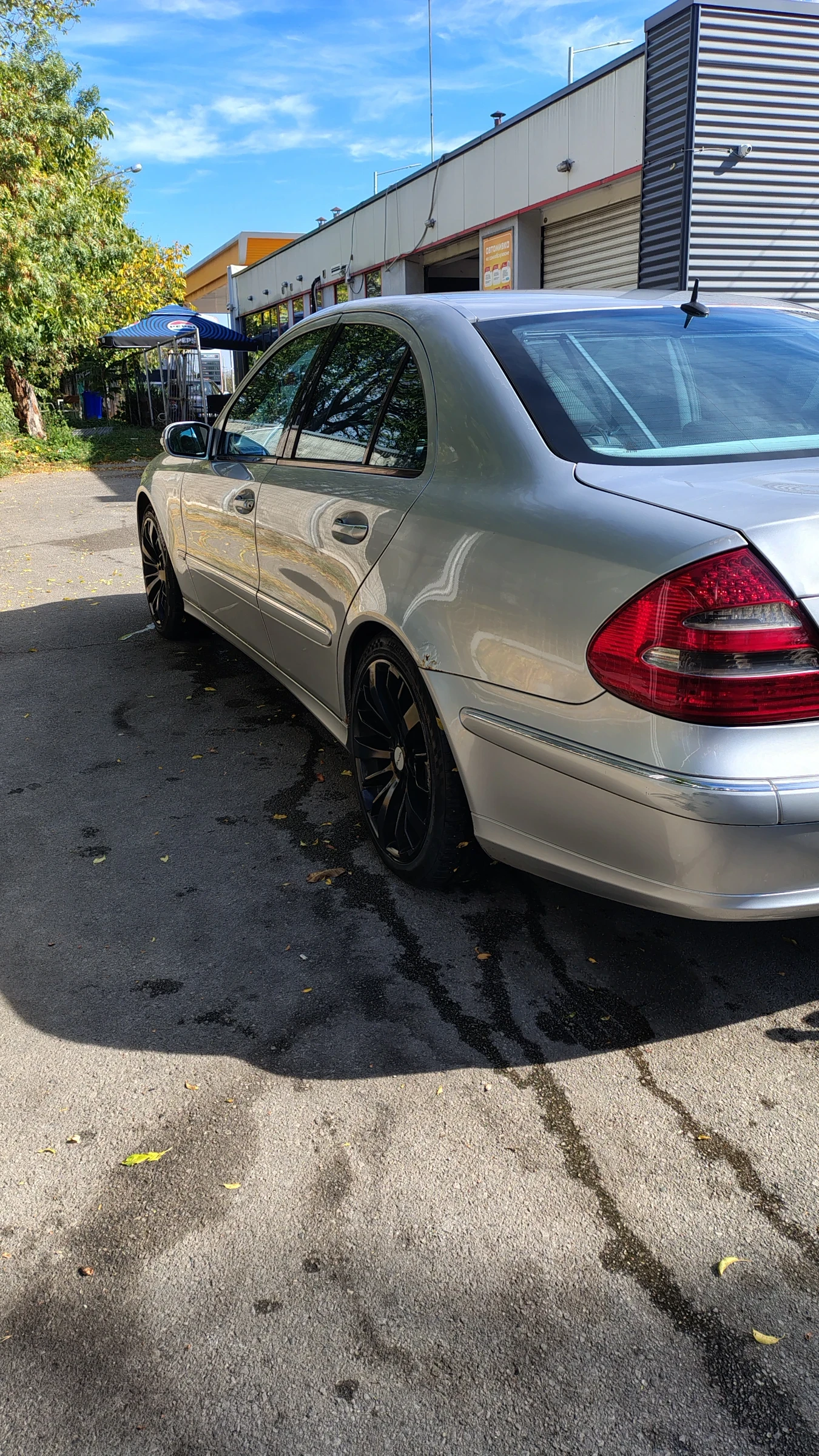 Mercedes-Benz E 270 2.7 CDI, снимка 4 - Автомобили и джипове - 56565042